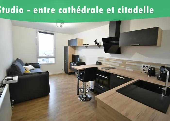 Entre Cathedrale Et Citadelle